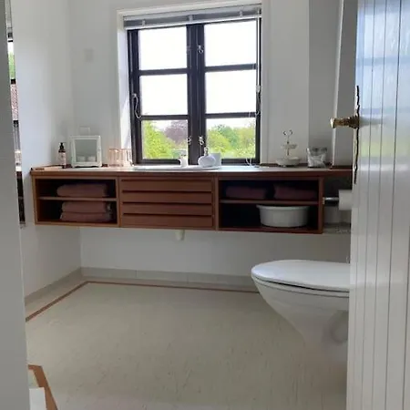 Smukke Omgivelser I Troense Apartment